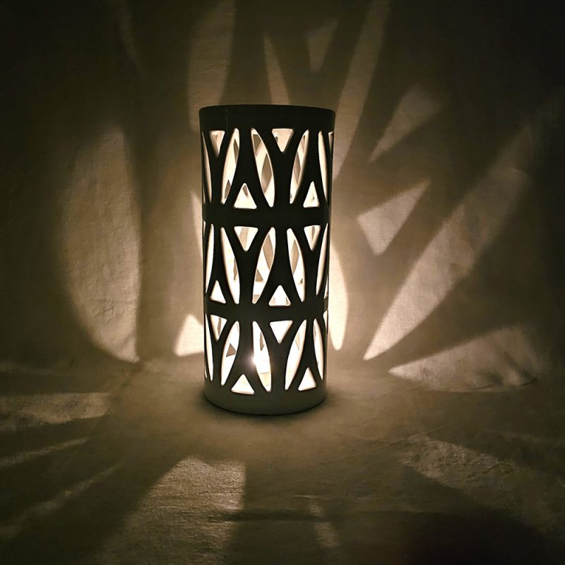 Lanterna a cilindro traforata a petali